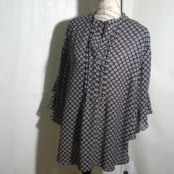 Vince Camuto Tops - Vince Camuto Women's Blouse and Brown  Geometric Pin Ruxk Ruffled  SLEE